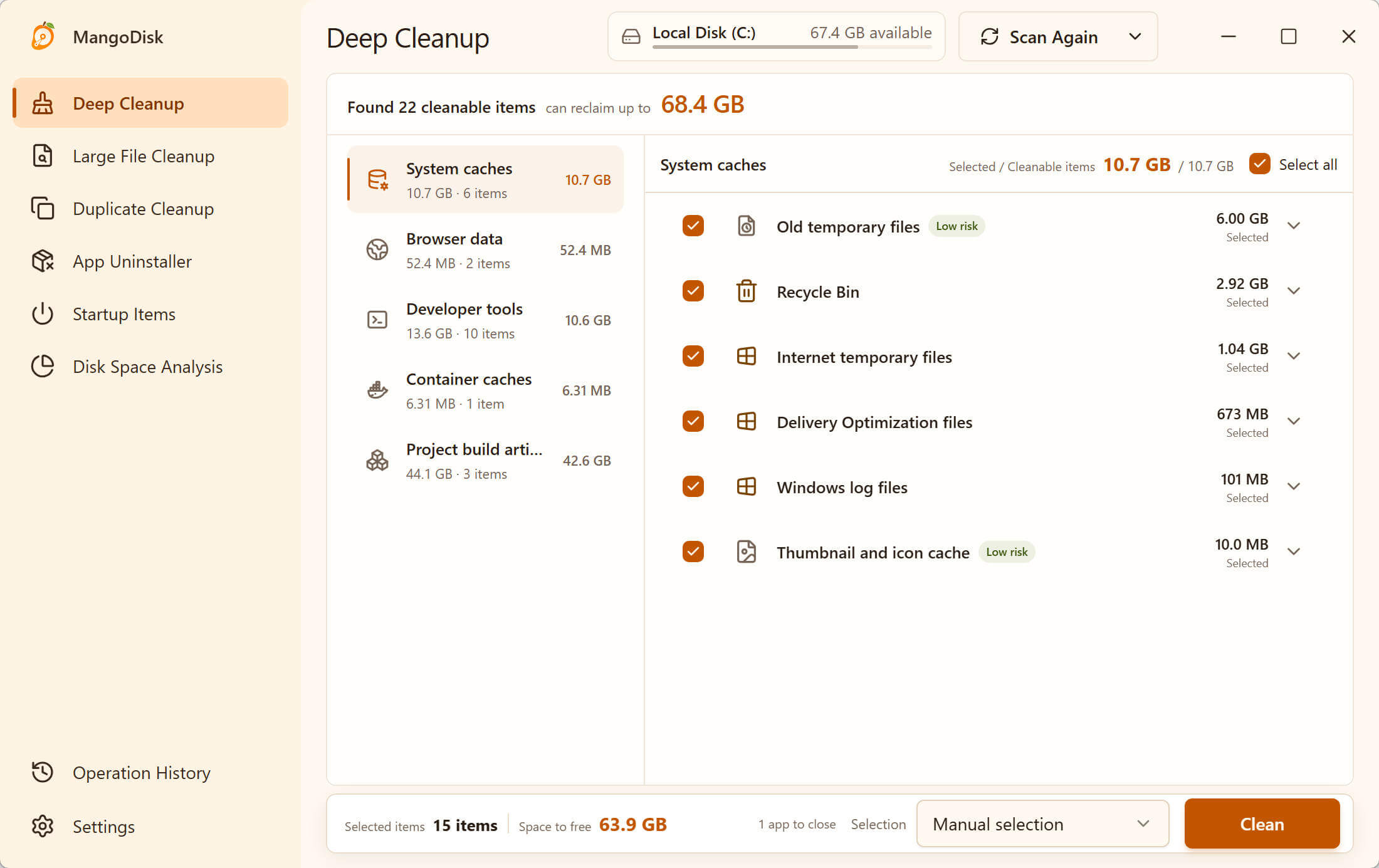 MangoDisk Deep Cleanup in English showing cleanable categories, item sizes, risk labels and manual selection